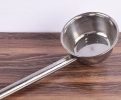 不锈钢勺子长柄长把水舀子直径18cm把（约1300g）单个